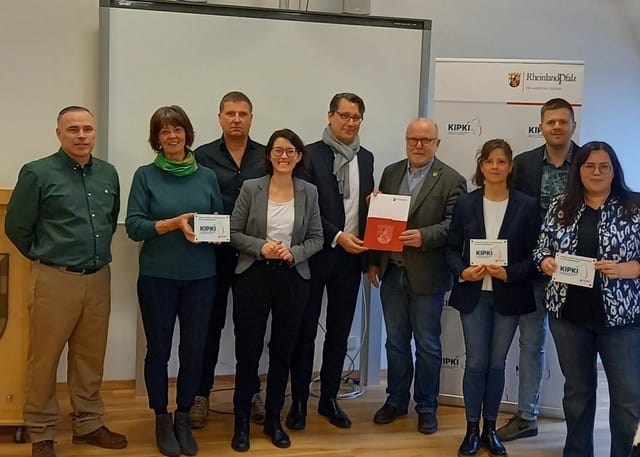 386.000 Euro für den Klimaschutz in der Verbandsgemeinde Winnweiler: Land übergibt Förderung