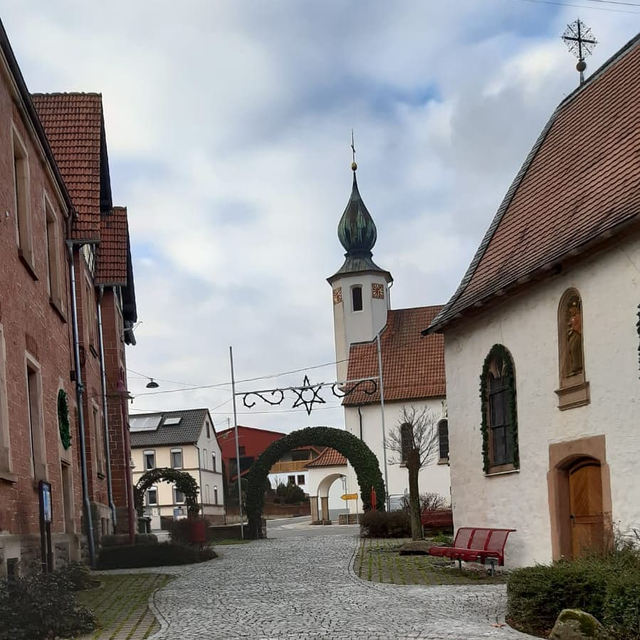 LOHNSFELD, Storchendorf mit Kaiserstraße