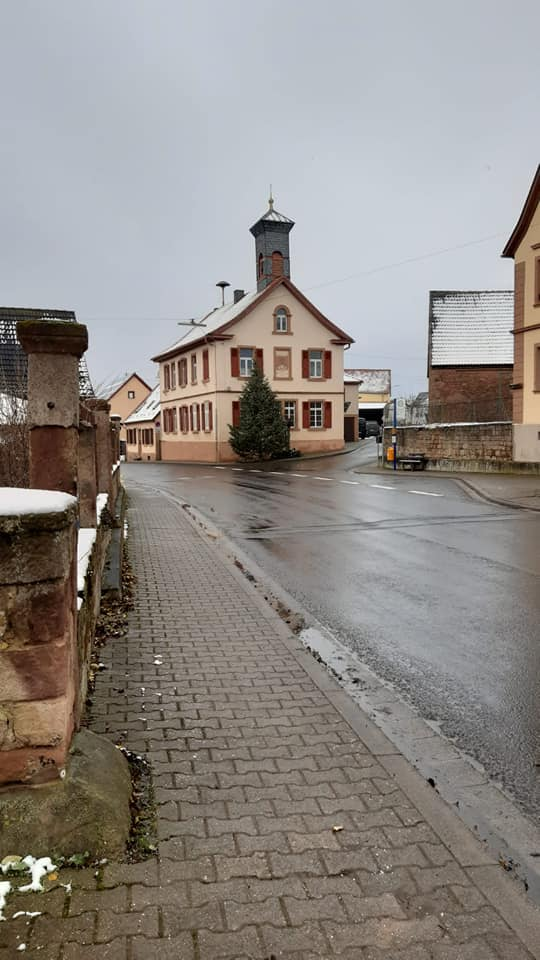 STANDENBÜHL, gekrönte Brezel und viele Pferde
