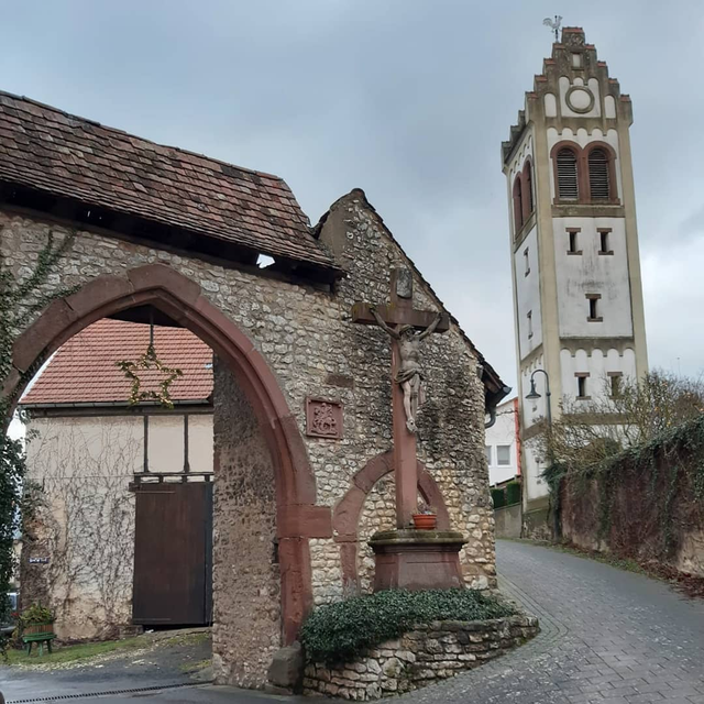 BUBENHEIM, frühromanische Kirche
