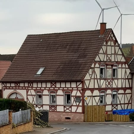 BREUNIGWEILER, Tür zum Pfälzerwald