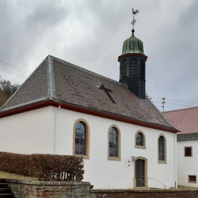 KALKOFEN, Reben und Weinbergshäuschen
