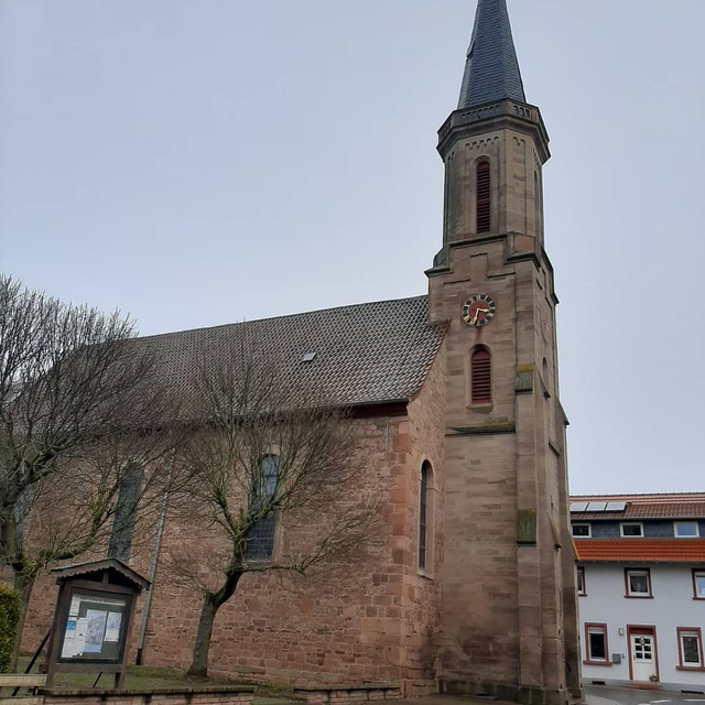 BÖRRSTADT, hier steht eine Nikolaus Kirche
