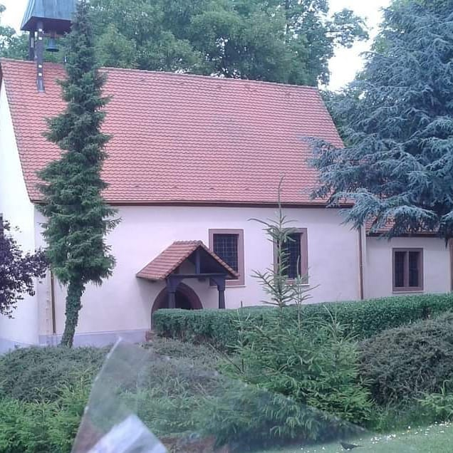 BIEDESHEIM, Wasserhäuschen und Taufbrunnen